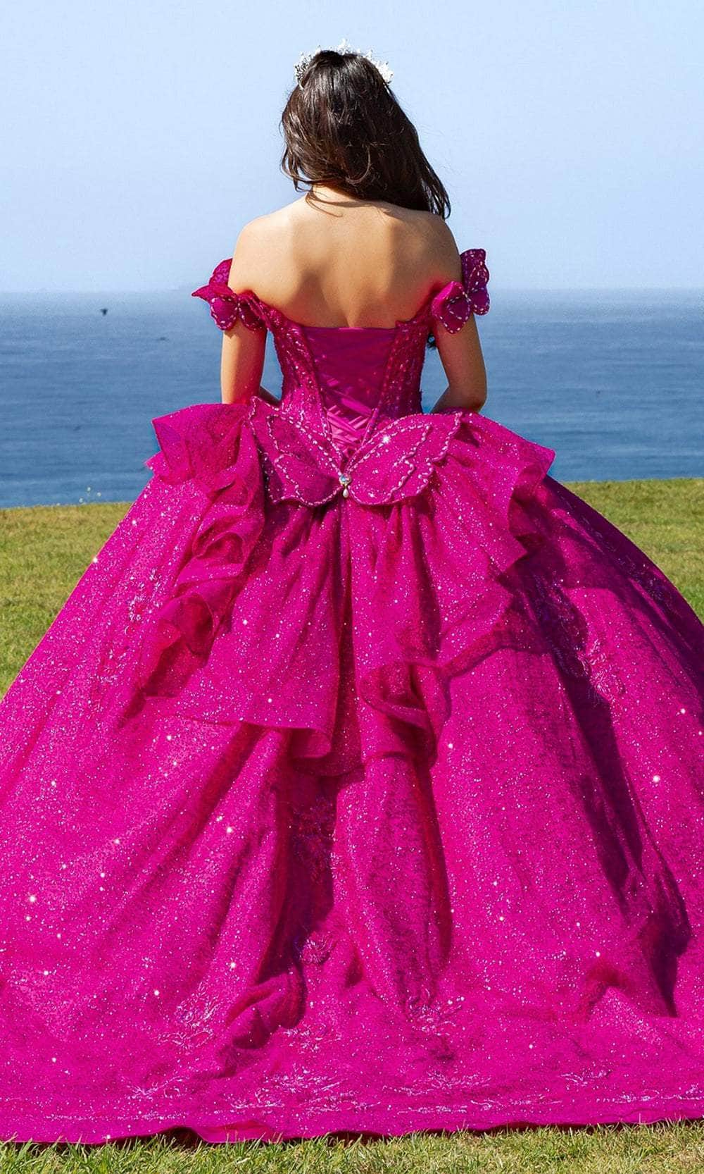 cinderella 2021 pink dress Ella's pink dress, worn by Lily James for Cinderella (2015), designed by Sandy Powell That time when I got to see Cinderella's mother's dress in person , but also realized