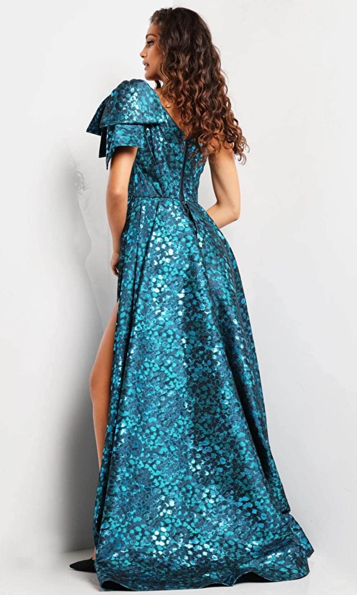 Dress with a featuring bow accent on the back