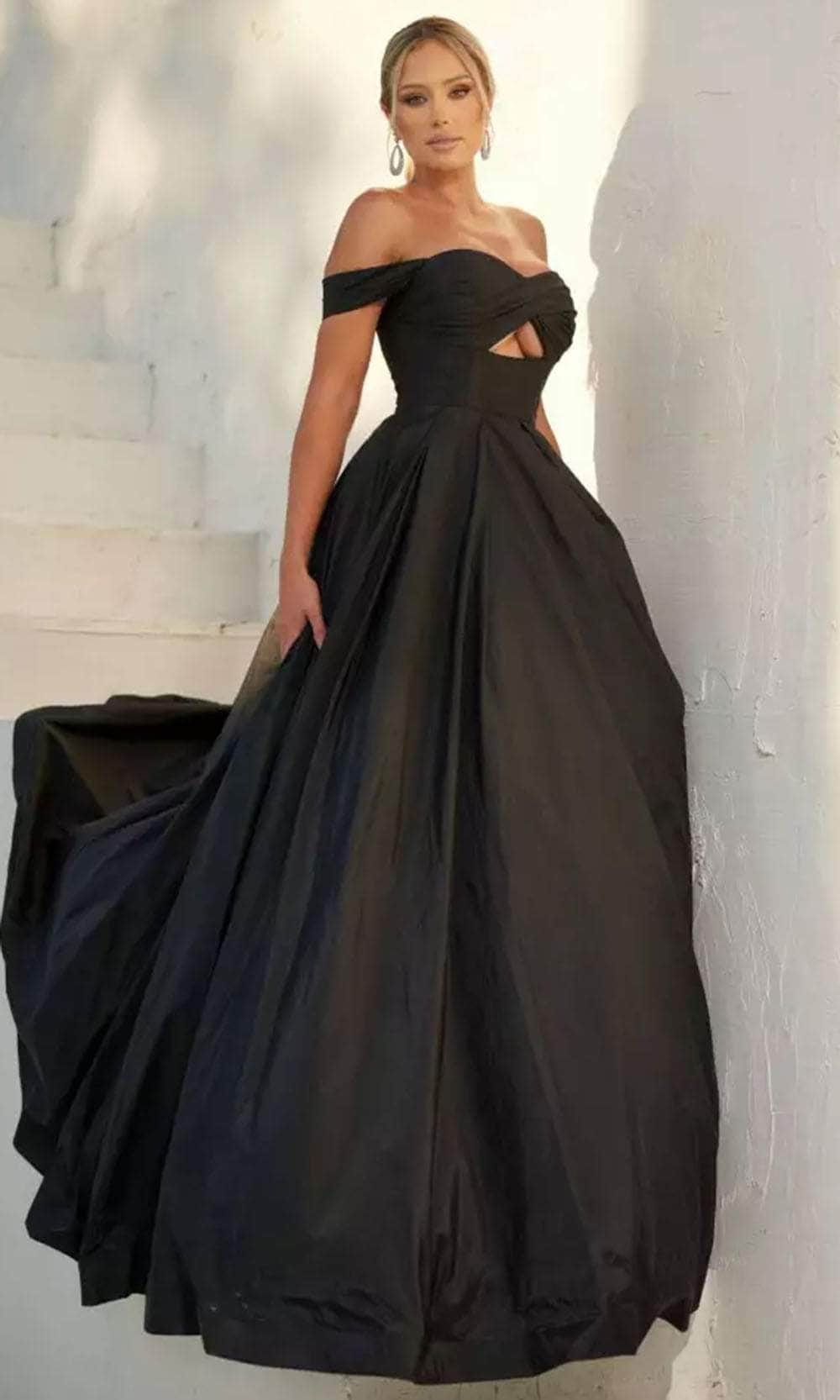 Evening Dresses Simple Black Prom Dress 2018 V Neck Prom Dresses 2025 Long Satin Bridesmaid Dress Evening Dresses Simple Black Prom Dress 2018 V Neck Prom Dresses 2025 Long Satin Bridesmaid Dress