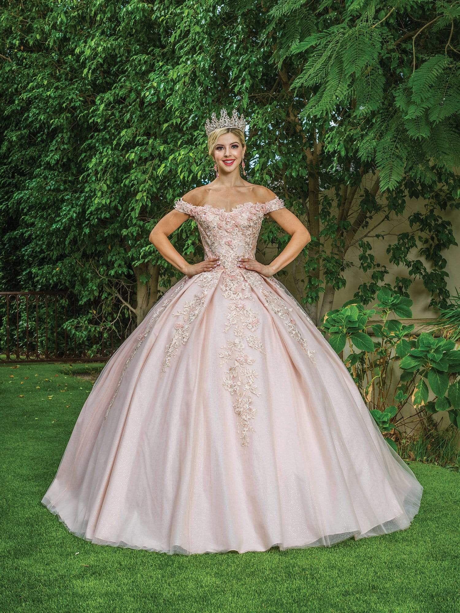 modern queen dress This sophisticated caped gown from Roman Rolan featuring dreamy color blend and exquisite floral embroideries is fit for a modern queen! Dress: RomanRolan View Post: community.praisewedding.com/romanrolancape