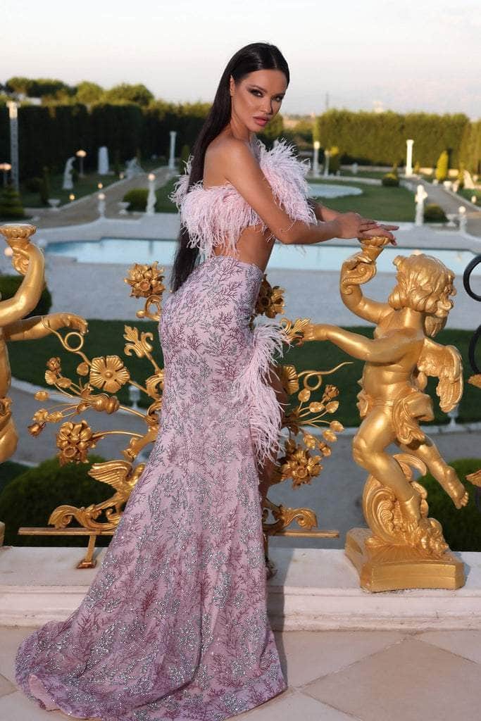 Captivating Glamour: Portia and Scarlett's Feathered Enchantment main image 0