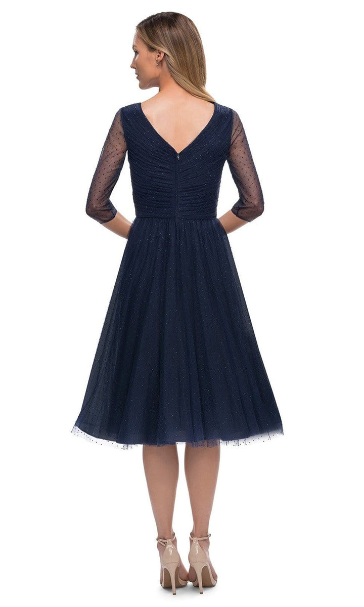 black strapless dress Midi – ELAGIA UK Size:22 Category:LONG SLEEVE Feb 19, 2025 Silk
